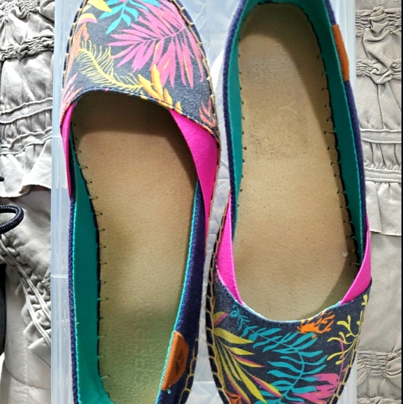 Tropical Sperry Boat Moccasions - Picture 5 of 5